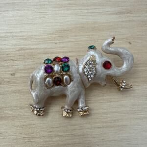 Vintage Gold Tone Elephant Brooch With Rhinestones Excellent Condition